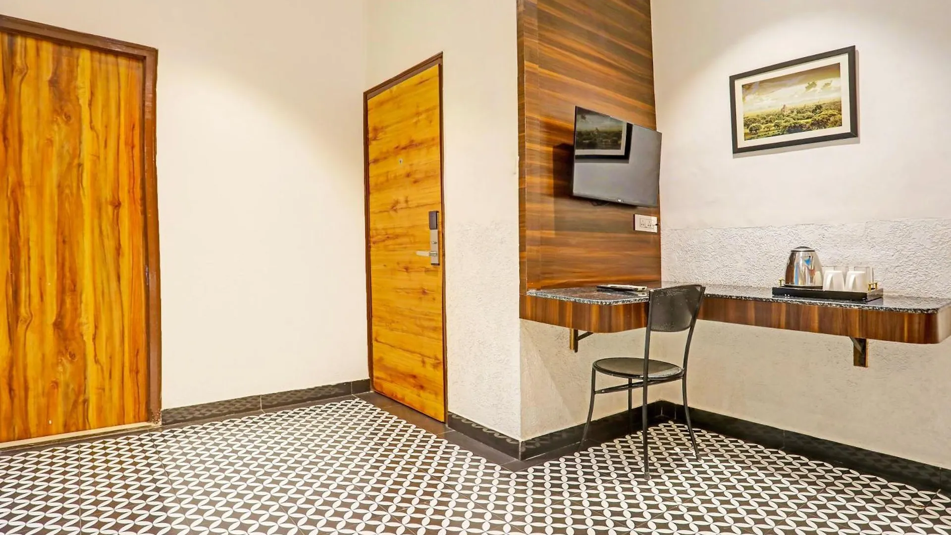 Hotel Super Townhouse Cantonment Varanasi Formerly Sarin Inn
