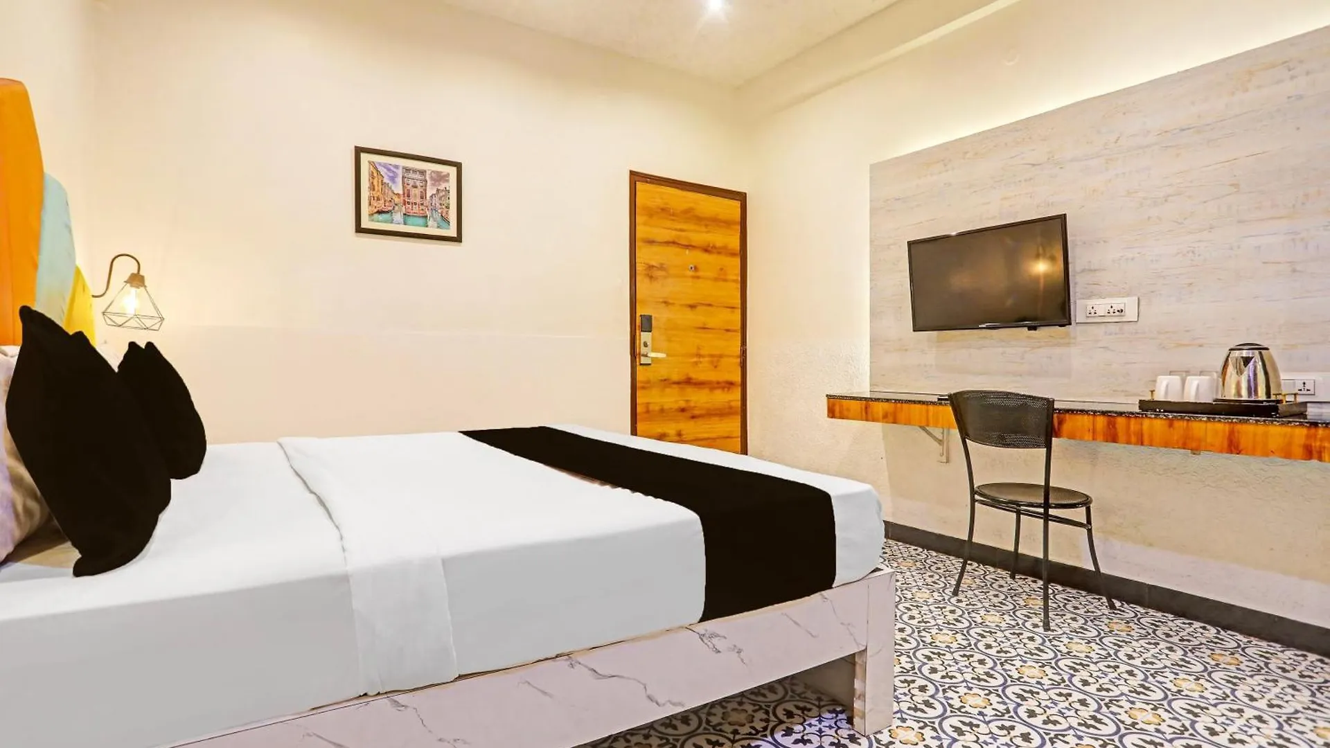 Super Townhouse Cantonment Varanasi Formerly Sarin Inn